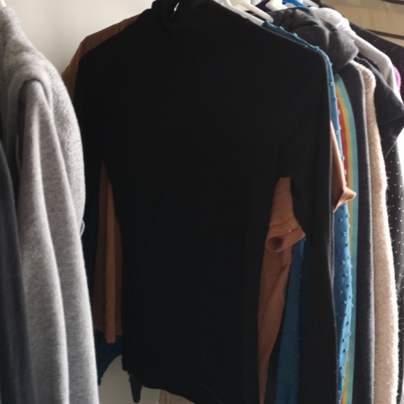 Basic stretchy black turtle neck - Picture 1 of 1